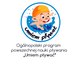 Logo umiem pływać. Logo przedstawia dziecko w żółtym czepku, które pływa. Na dole niebieskiego koła napis Umiem pływać. Pod logiem napis: Ogólnopolski  program powszechnej nauki pływania "umiem pływać".