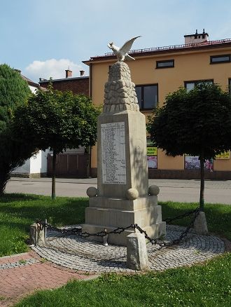 Fotografia przedstawia Obelisk poległych w Zembrzycach