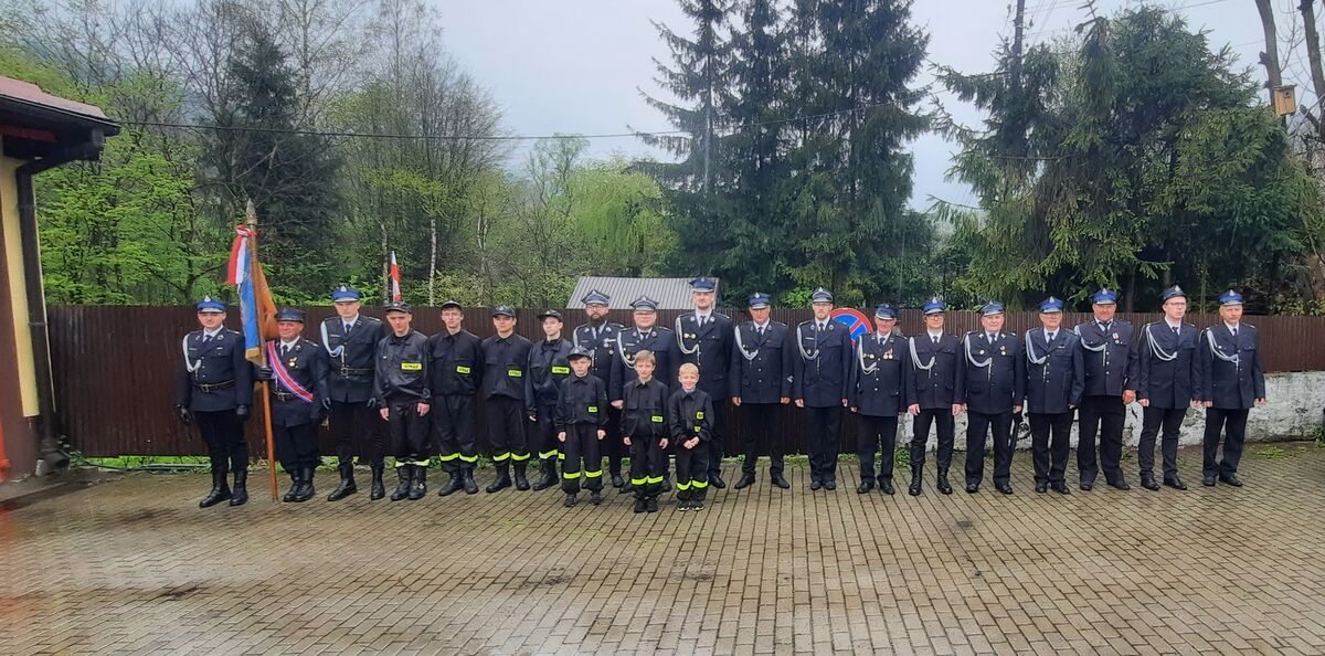 Zdjęcie przedstawia strażaków OSP Tarnawa Dolna